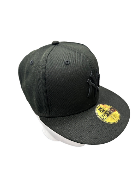 New York Yankees Fitted 7 1/8 ‘Black/Black’