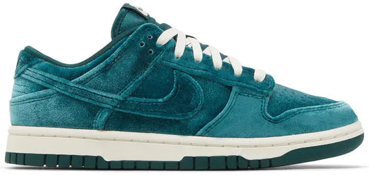 Nike Wmns Dunk Low 'Green Velvet'